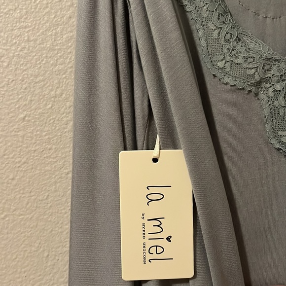 La Miel tank tops in green and light blue with lace straps and trim - Picture 7 of 15